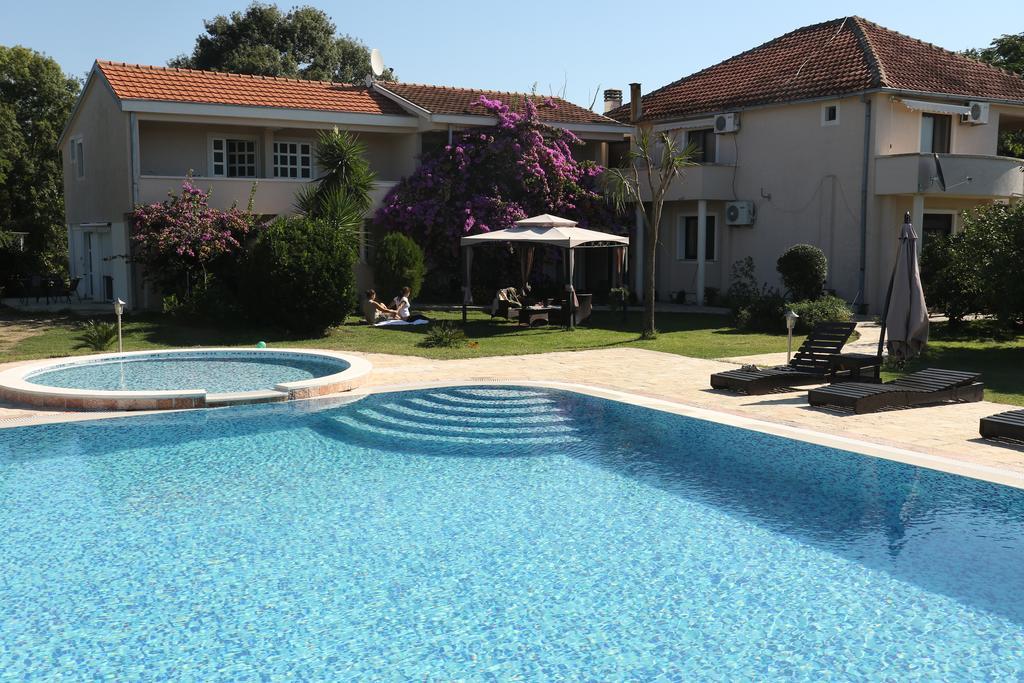 Apartments Ada Bojana Улцинь Екстер'єр фото