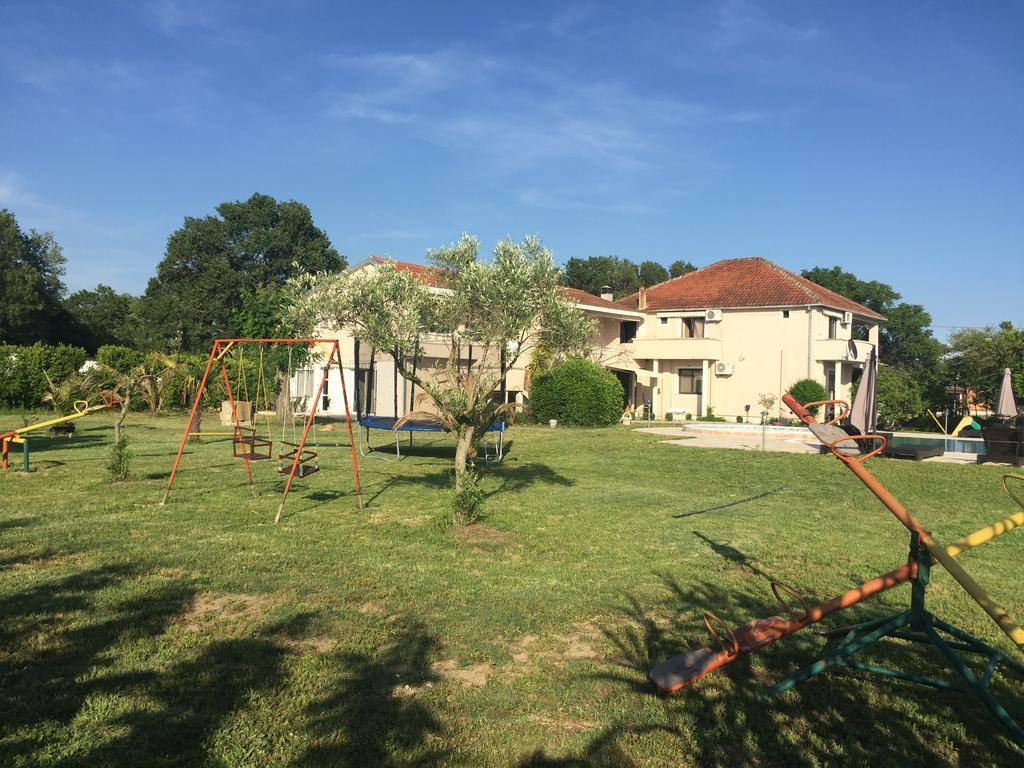 Apartments Ada Bojana Улцинь Екстер'єр фото